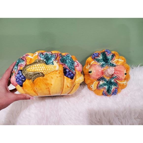 Vintage ceramic serving bowl with lid - Picture 3 of 9